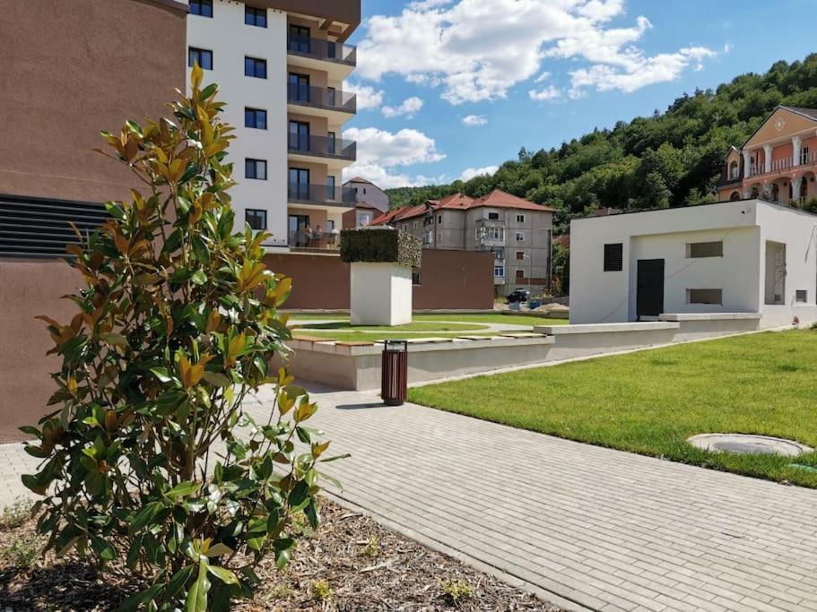 City Center Accommodation - 308 Решица Экстерьер фото