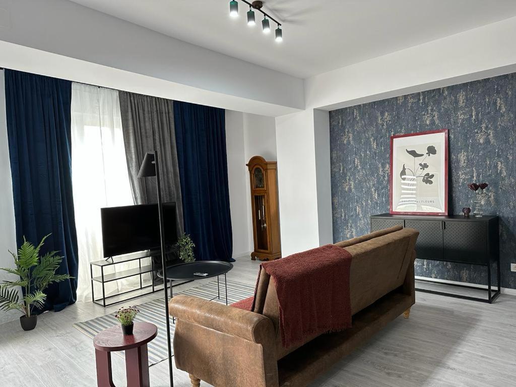 City Center Accommodation - 308 Решица Экстерьер фото